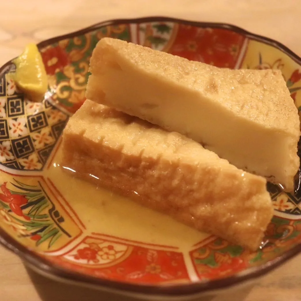 🍽️ 焼鳥と一緒に、お酒に合う一品料理も。